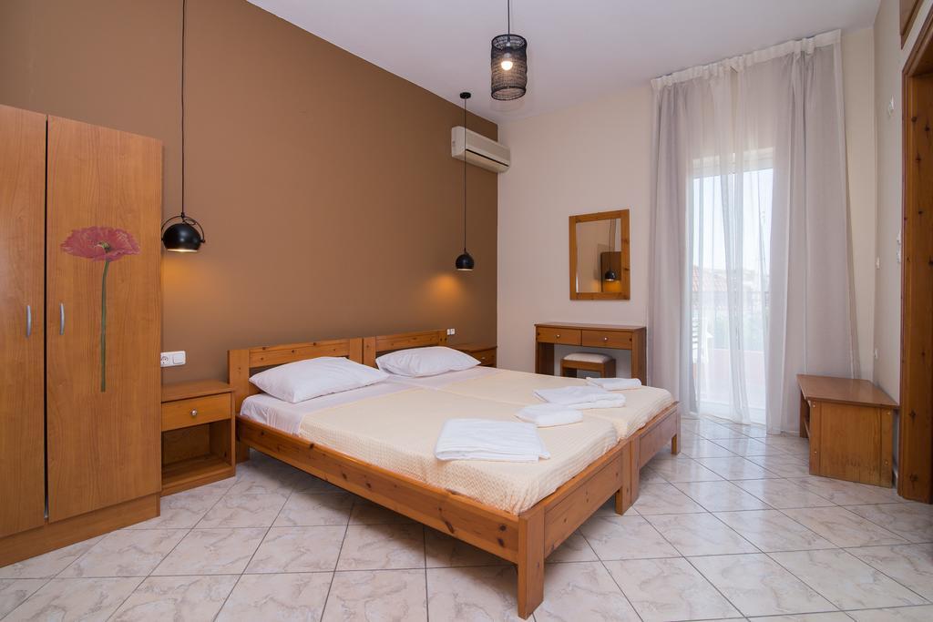 Hanna'S Apartments Palaiochora Dış mekan fotoğraf
