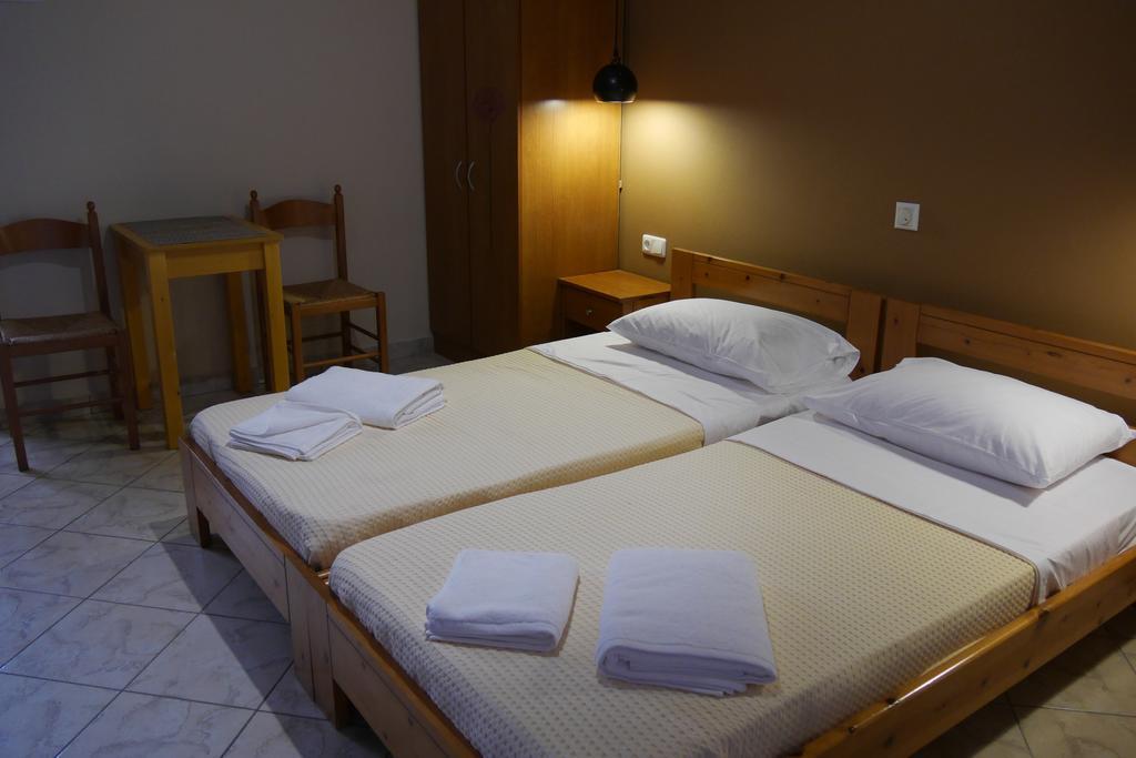 Hanna'S Apartments Palaiochora Dış mekan fotoğraf
