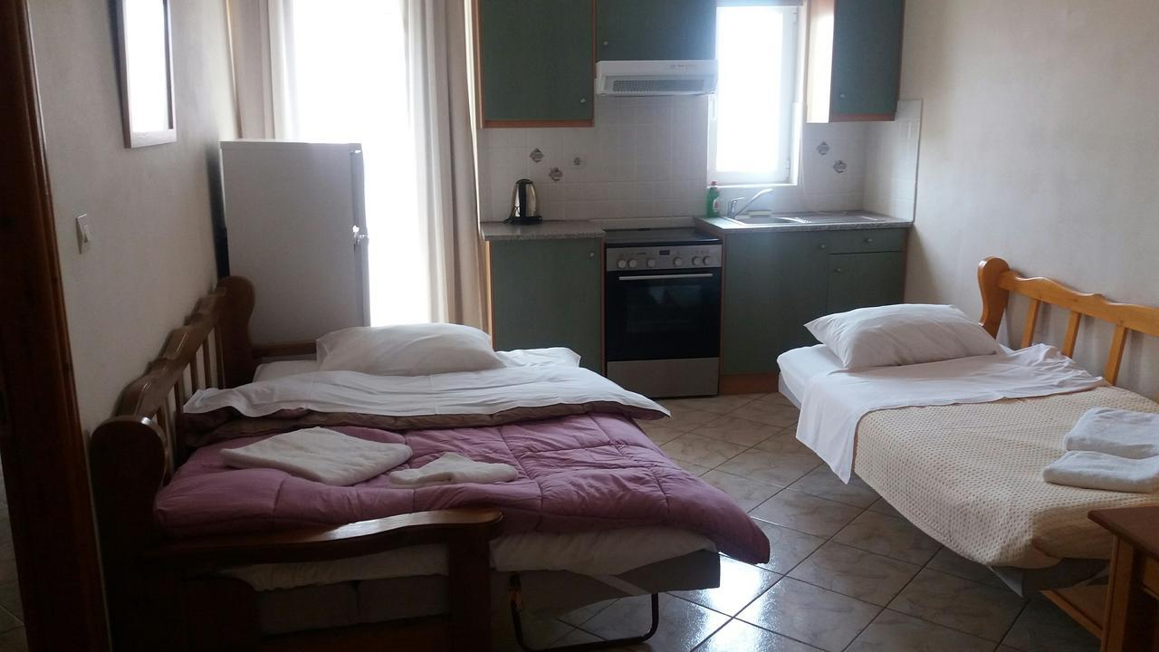 Hanna'S Apartments Palaiochora Dış mekan fotoğraf